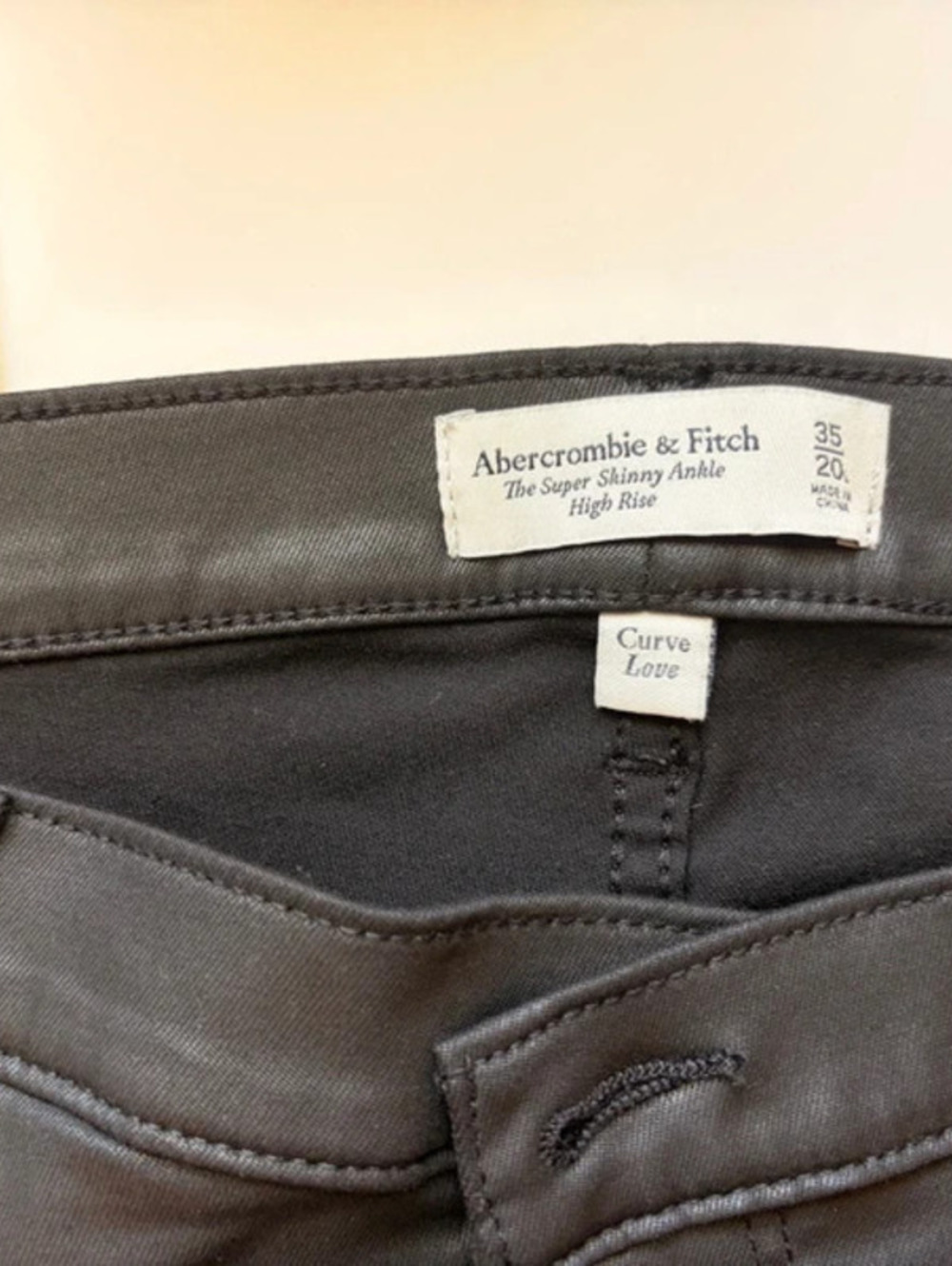 Abercrombie & Fitch black shiny pants in 20L